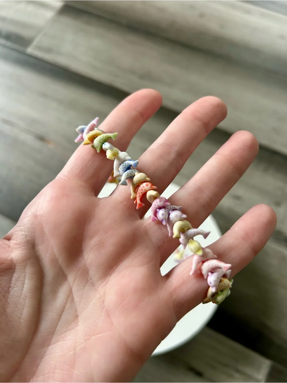Vintage Y2K 2001 Children's Rainbow Fish Bead Screw-clasp Necklace